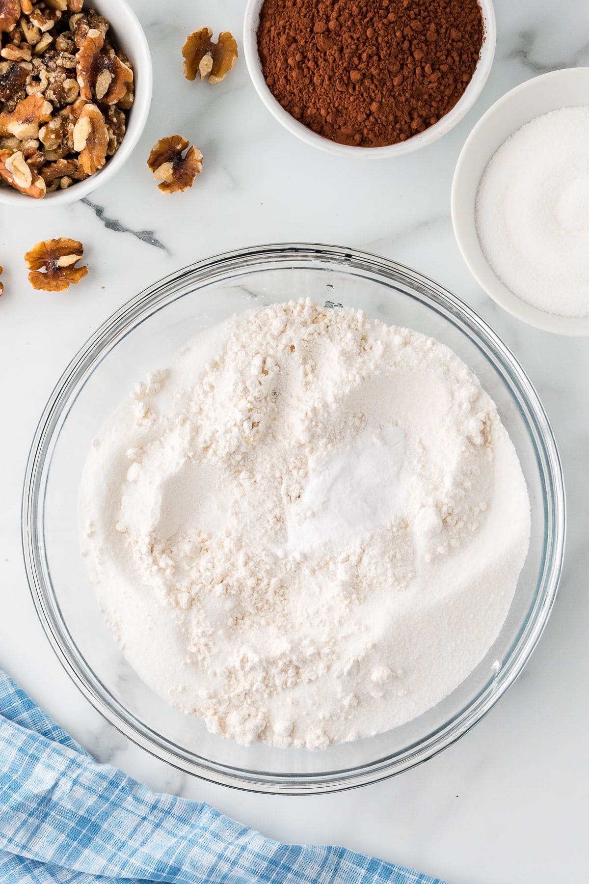 Combined flour, salt and baking soda in a glass bowl.