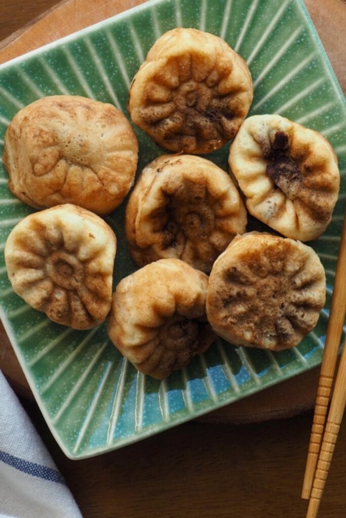 Gukhwa-Ppang (Chrysanthemum Bread)