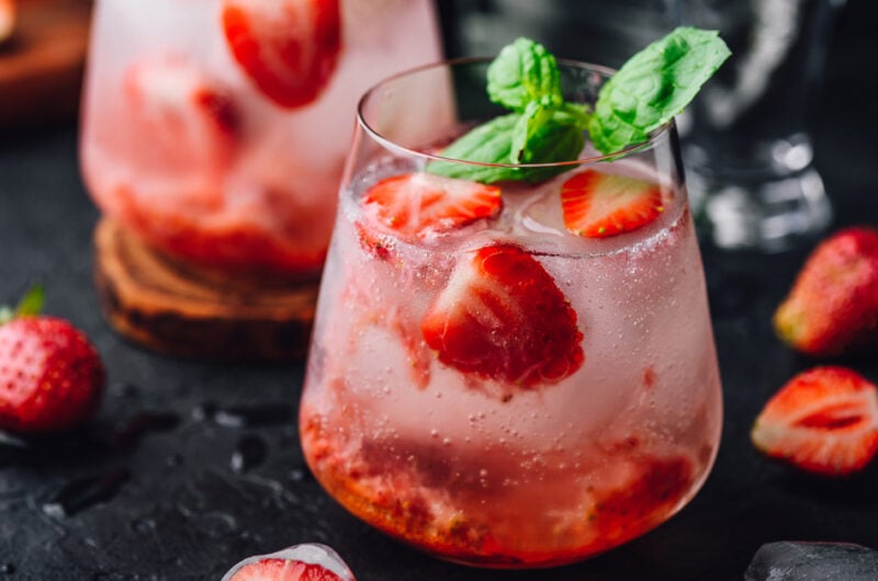 17 Best Strawberry Vodka Cocktails (+ Easy Drink Recipes)