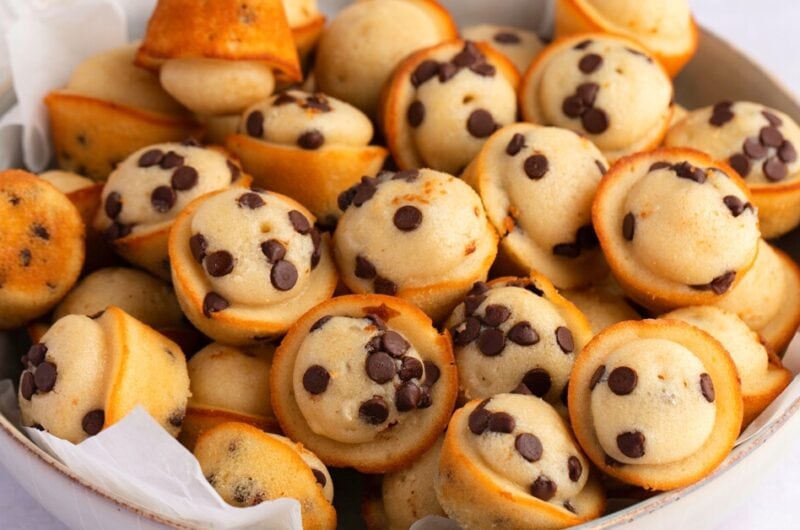 Mini Chocolate Chip Muffins (Easy Recipes)