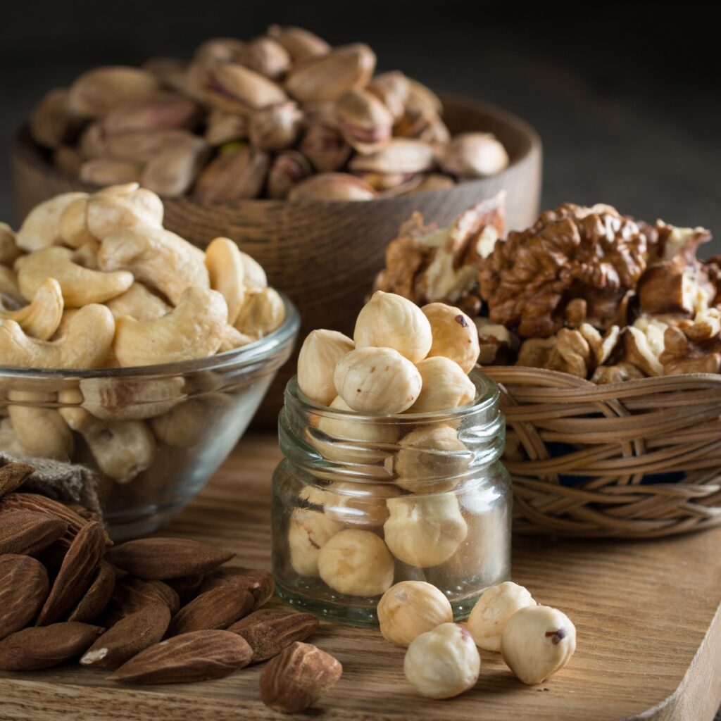Mix of Organic Nuts: Cashew, Almond, Walnuts and Macadamia