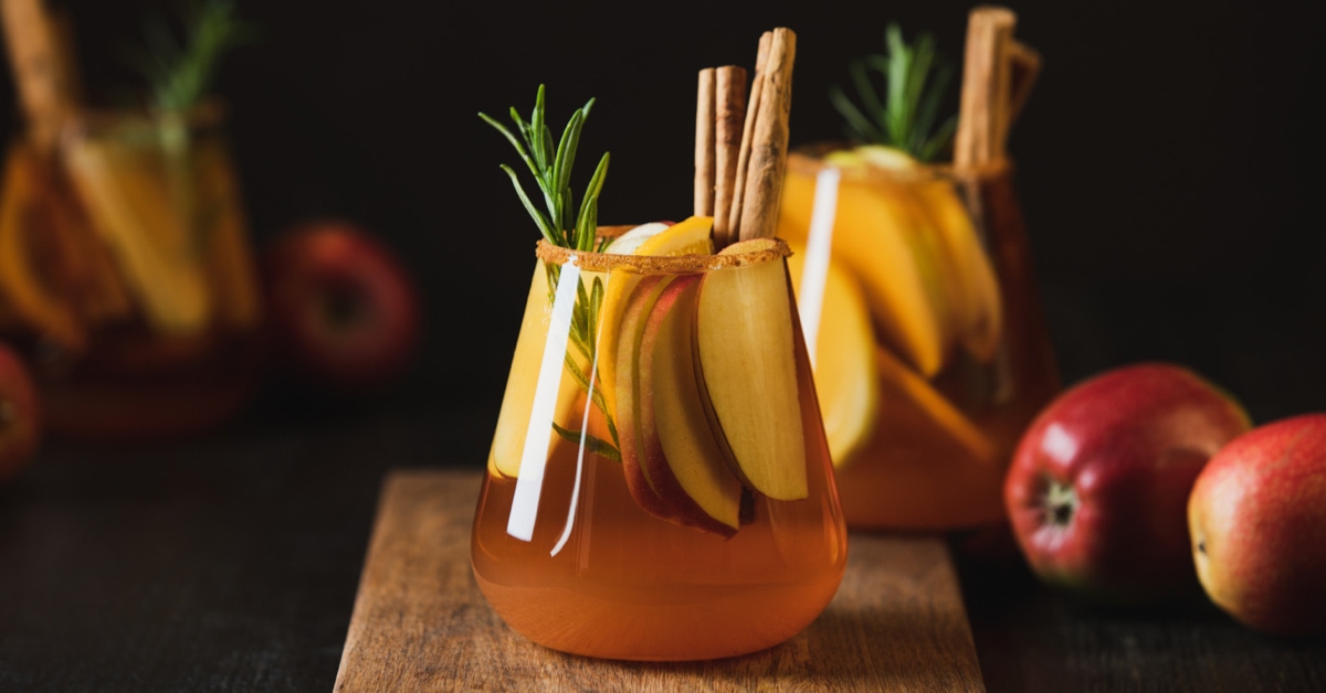 Old-Fashioned Apple Cider Cocktail with Cinnamon