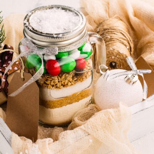 27 Christmas Mason Jar Crafts You Can Make Today