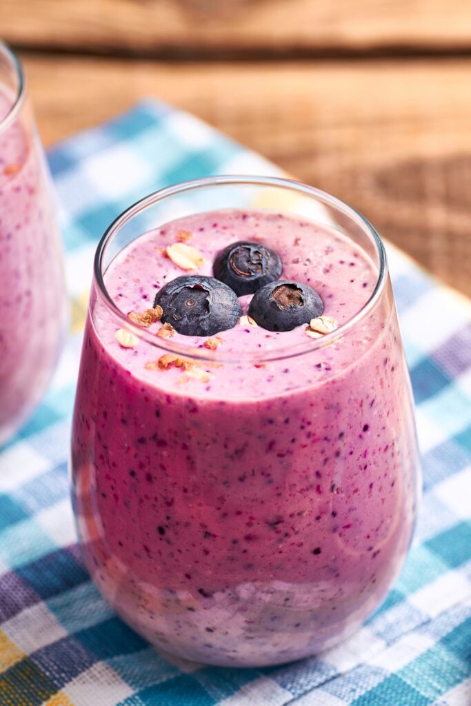 Low-Sugar Berry Smoothie with Fresh Blueberries