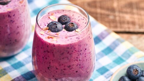Refreshing Low-Sugar Berry Smoothies with Blueberries