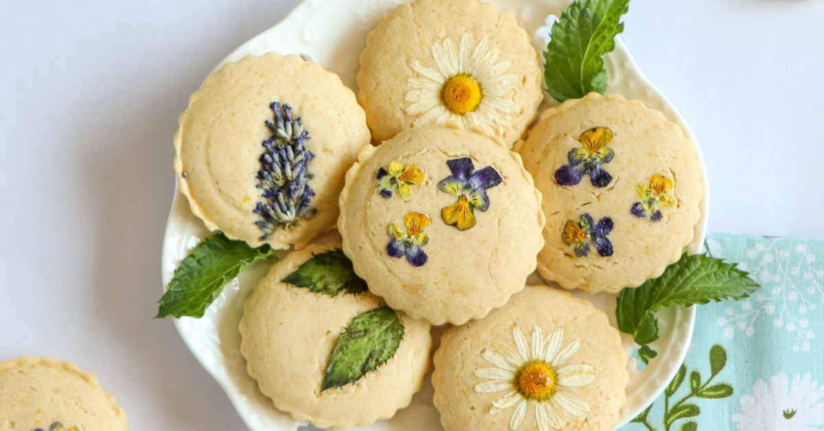 Sweet Cookies with Lavender, Camomile and Violet
