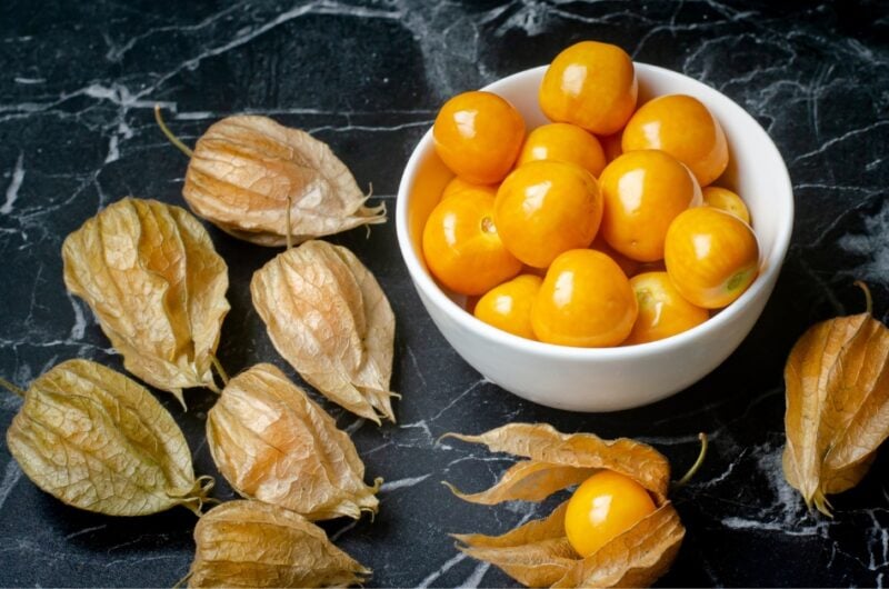 What Are Golden Berries? (+ Health Benefits and How to Eat)