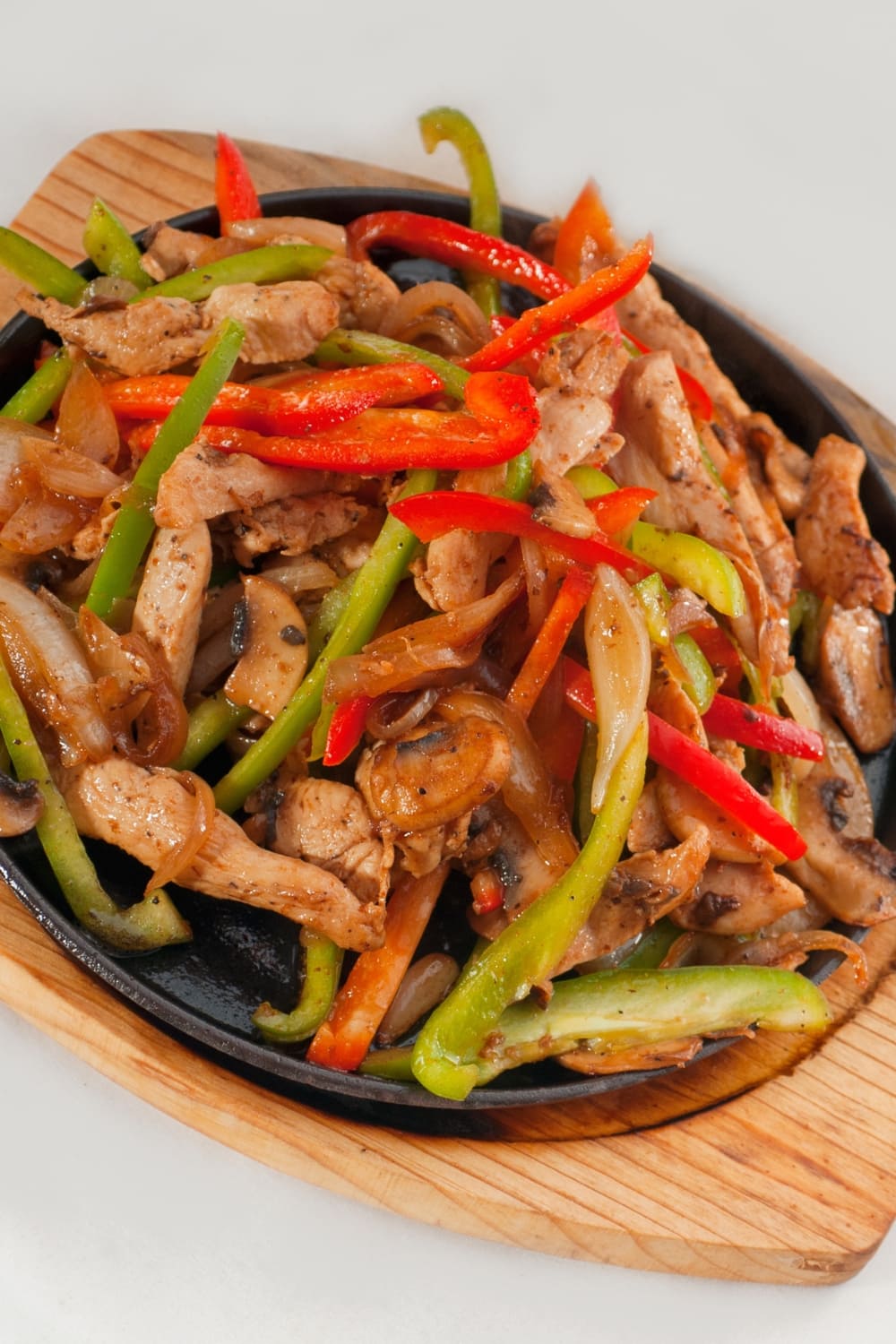 Sautéed bell peppers, chicken and onions served on a sizzling plate 
