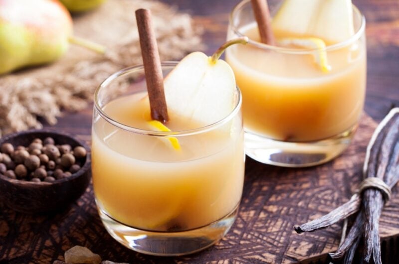 25 Best Pear Cocktails (+ Simple Recipes)