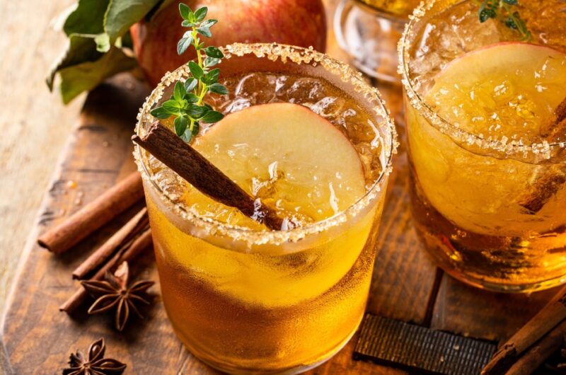 10 Best Apple Brandy Cocktails (+ Simple Recipes)
