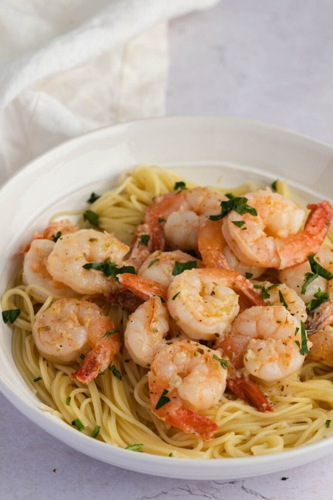 Buttery and Tender Red Lobster Shrimp Scampi with Pasta