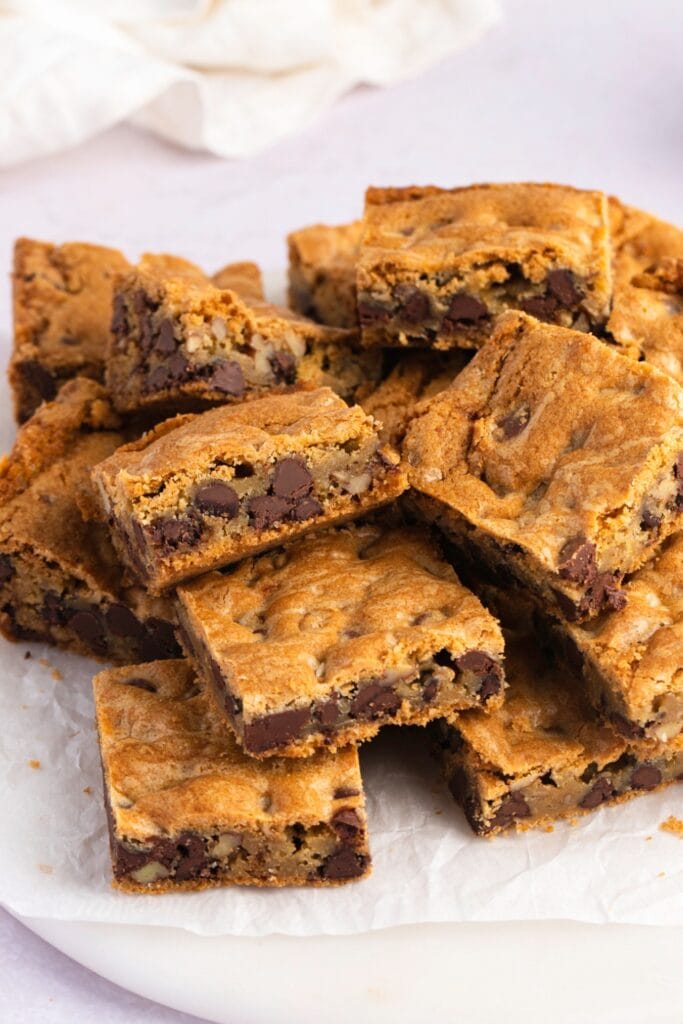 Chewy and Gooey Chocolate Chip Cookie Bars