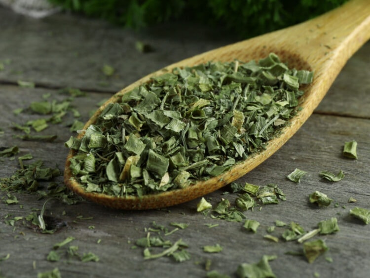 13 Substitutes for Parsley (Best Alternatives) Insanely Good