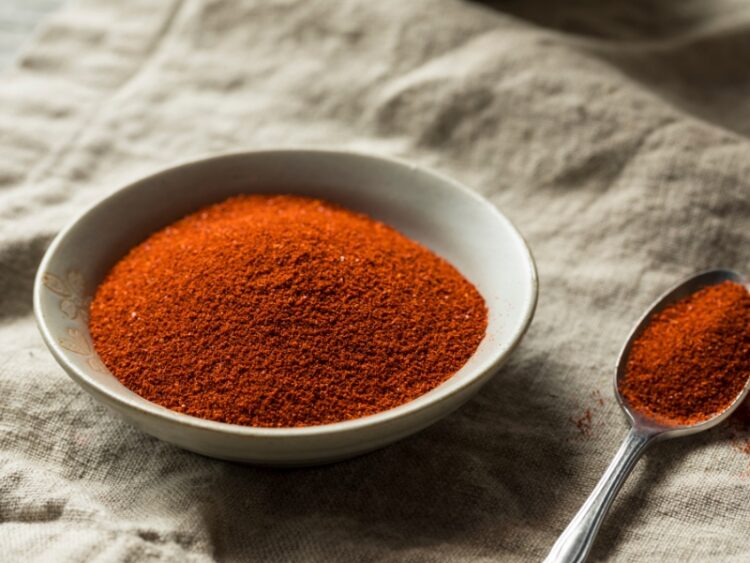 14 Best Substitutes For Paprika Insanely Good   Dry Red Organic Red Smoke Paprika In A White Bowl 750x563 