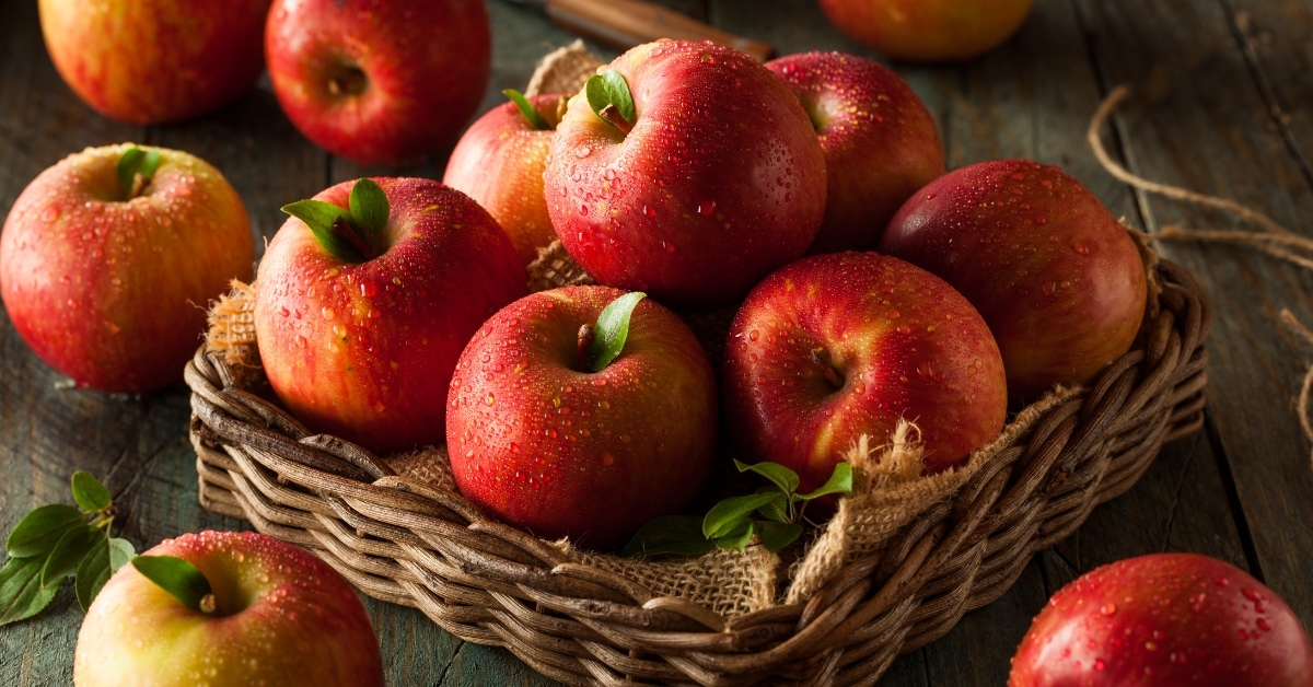 https://insanelygoodrecipes.com/wp-content/uploads/2023/02/Raw_Red_Fuji_Apple_in_a_Basket.jpg