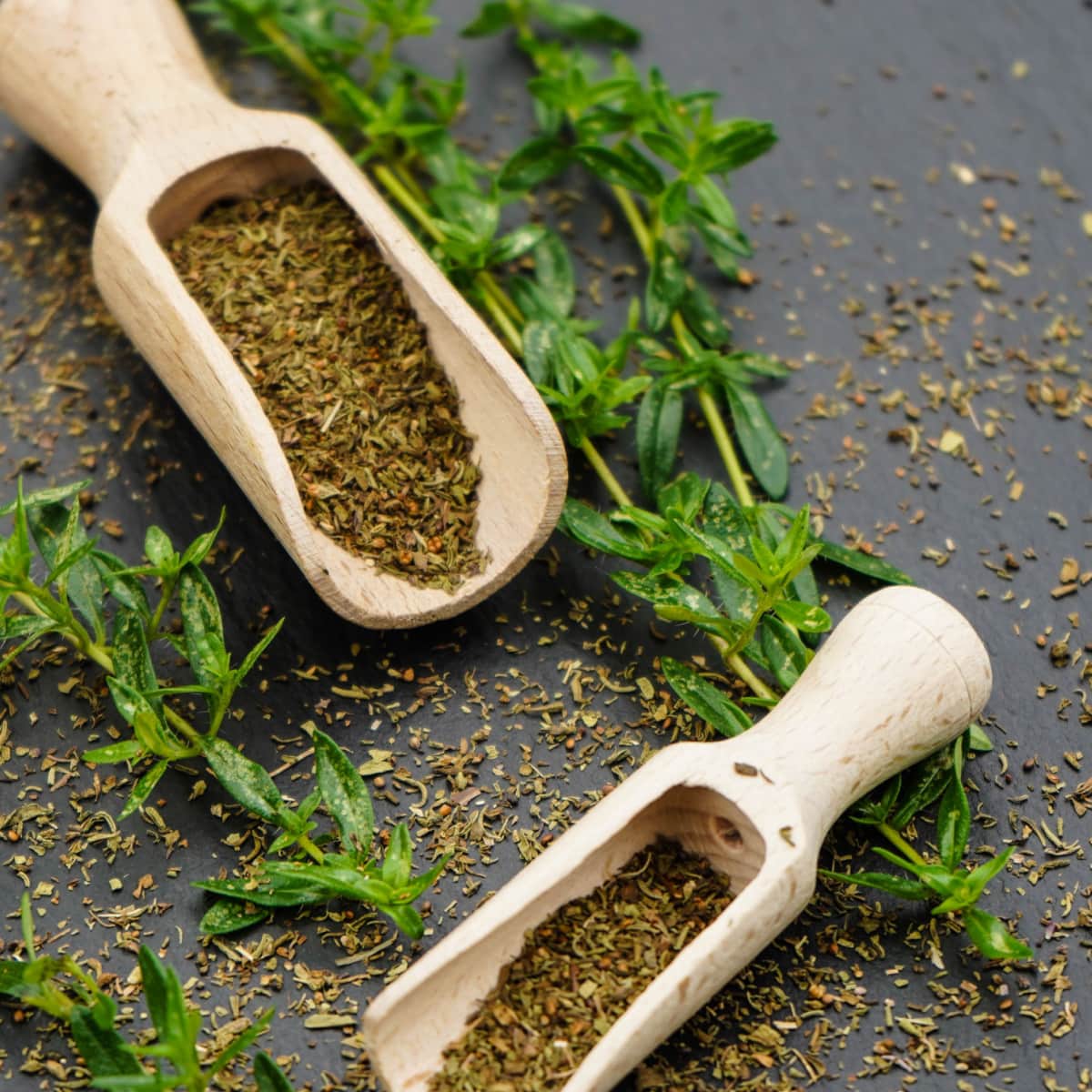 13 Substitutes for Thyme (Best Replacements) Insanely Good