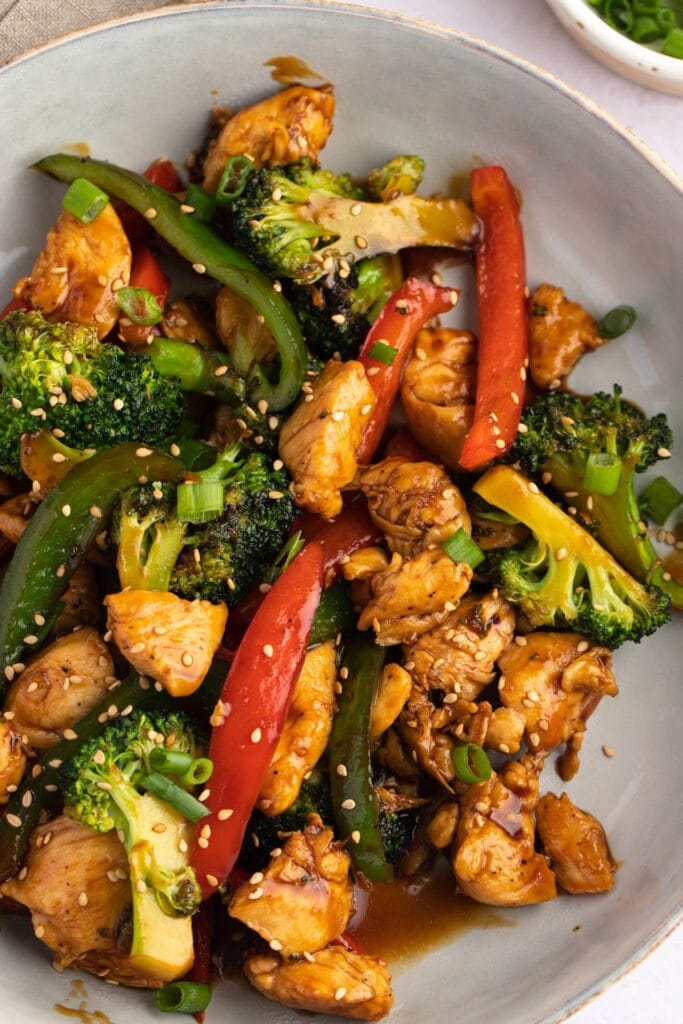 Stir-Fry Chicken and Vegetables with Sesame Seeds and Sauce