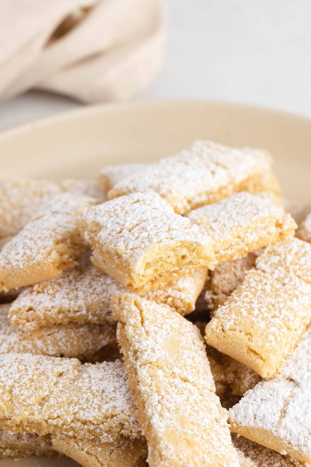 Buttery and Crunchy Swedish Butter Cookies Coated With Confectionary Sugar, Served on a Plate