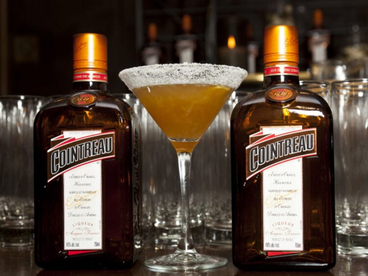 Cointreau vs Triple Sec What’s the Difference? Insanely Good