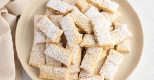 Homemade Swedish Butter Cookies with Powdered Sugar