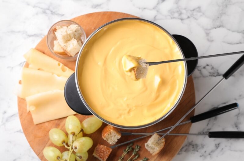 What to Dip in Cheese Fondue (20 Best Ideas)