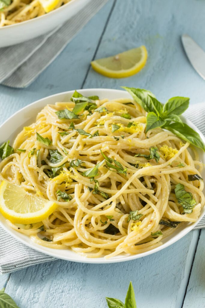 Lemon Spaghetti Garnished With Fresh Basil and Lemon Slice