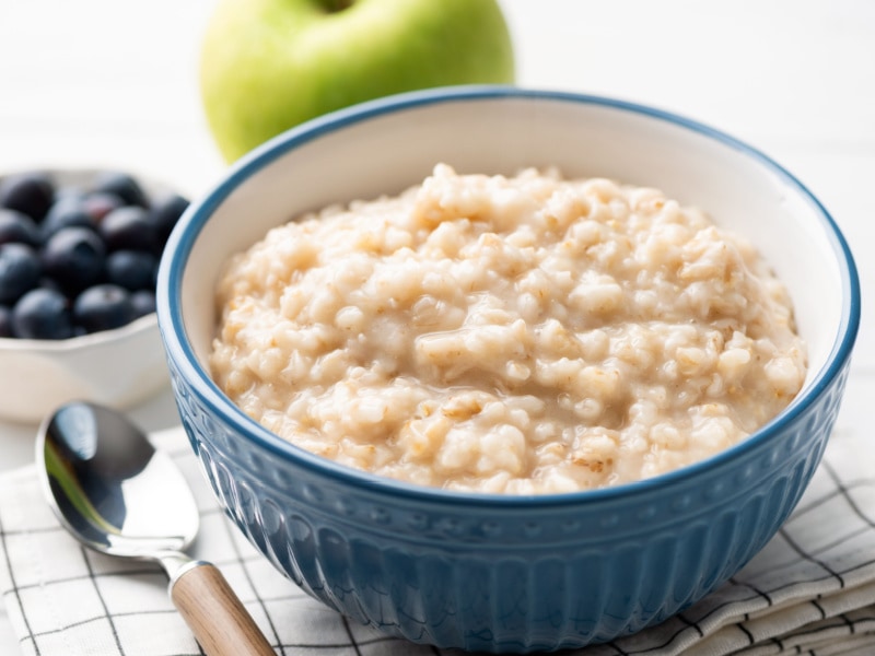 Porridge vs Oatmeal (What's the Difference?)