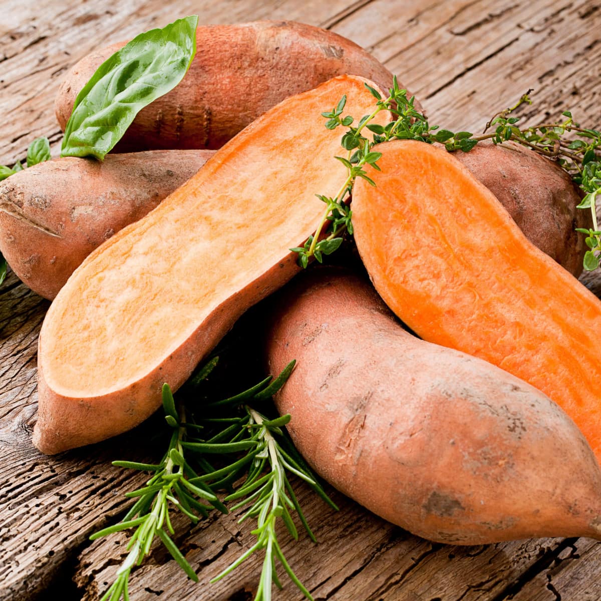 Yams vs Sweet Potatoes What’s the Difference? Insanely Good