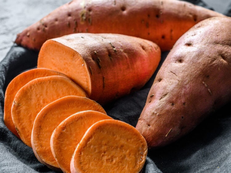Yams vs Sweet Potatoes What’s the Difference? Insanely Good