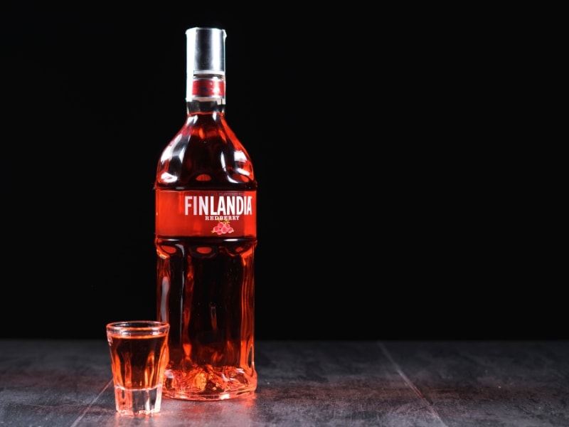 Botol dan Segelas Vodka Finlandia