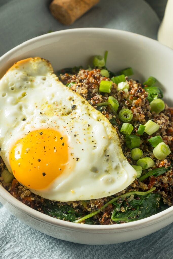 Healthy Breakfast Quinoa with Onions and Egg