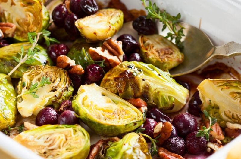 What to Eat with Brussels Sprouts (23 Best Dishes)