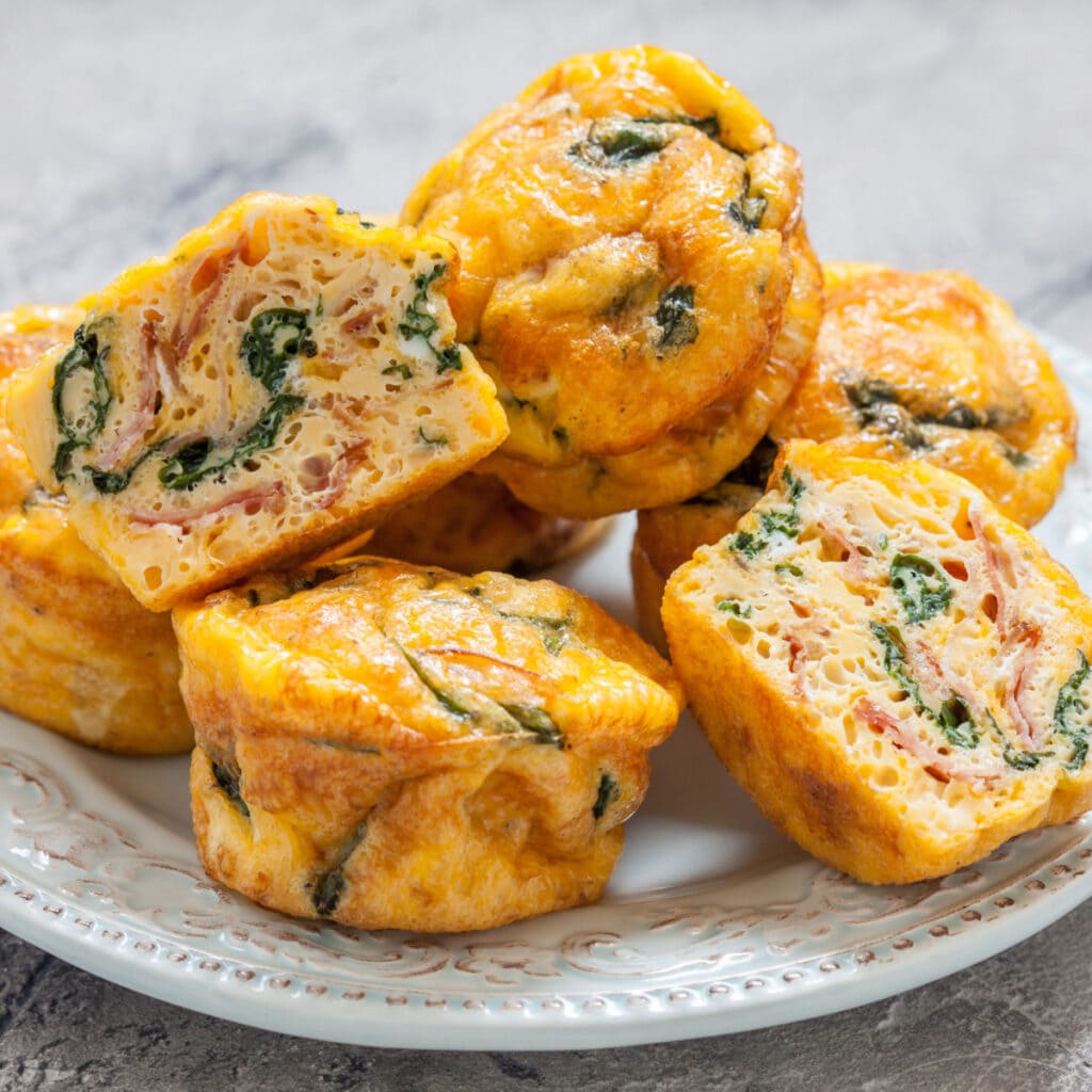 Cheesy Quiche Muffins with Spinach and Bacons