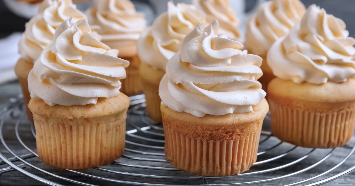 Sweet and Soft Cupcakes with Buttercream