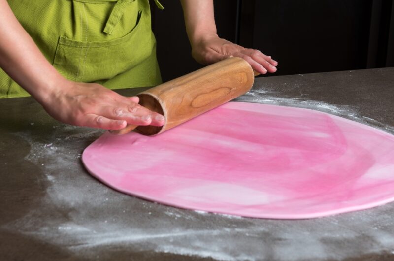 What Is Fondant Icing? (And How to Make It)