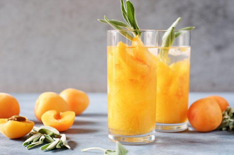 25 Best Apricot Cocktails and Drink Ideas