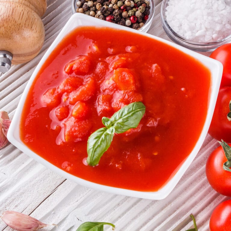 7 Best Tomato Passata Substitutes Insanely Good