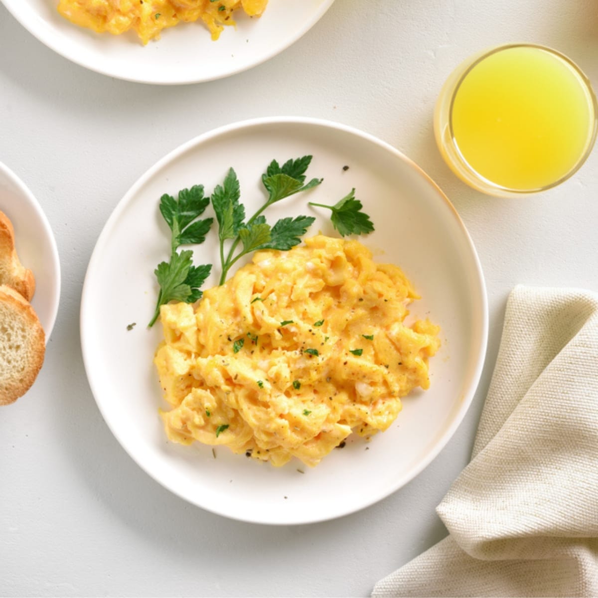 Homemade Scrambled Eggs with Tomatoes and Bread