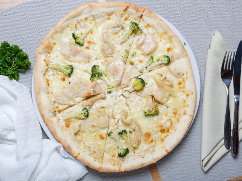 Pizza with Alfredo Sauce 