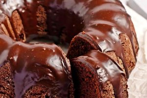 Bundt Cake with Chocolate Glaze