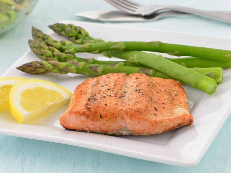 Grilled Coho Salmon With Asparagus and Lemon