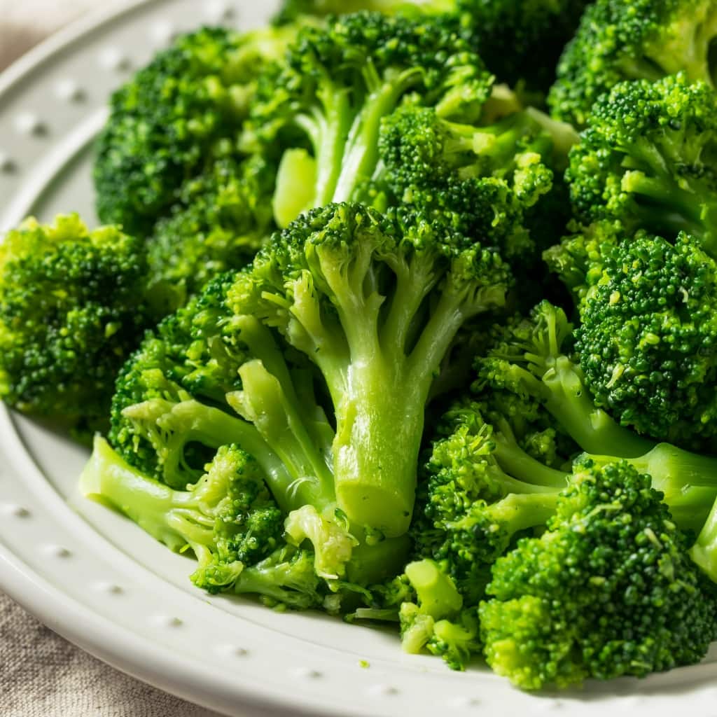 How to Steam Broccoli in the Microwave (Easy Method) - Insanely Good