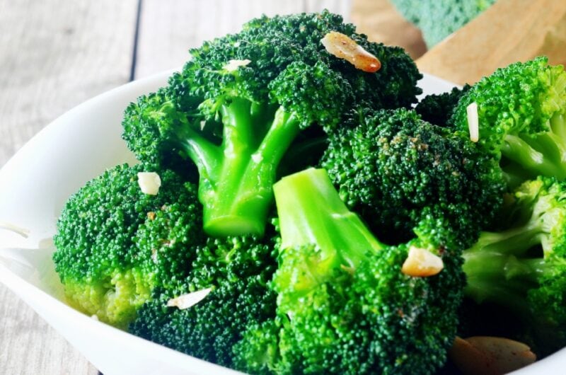 How to Steam Broccoli in the Microwave (Easy Method)