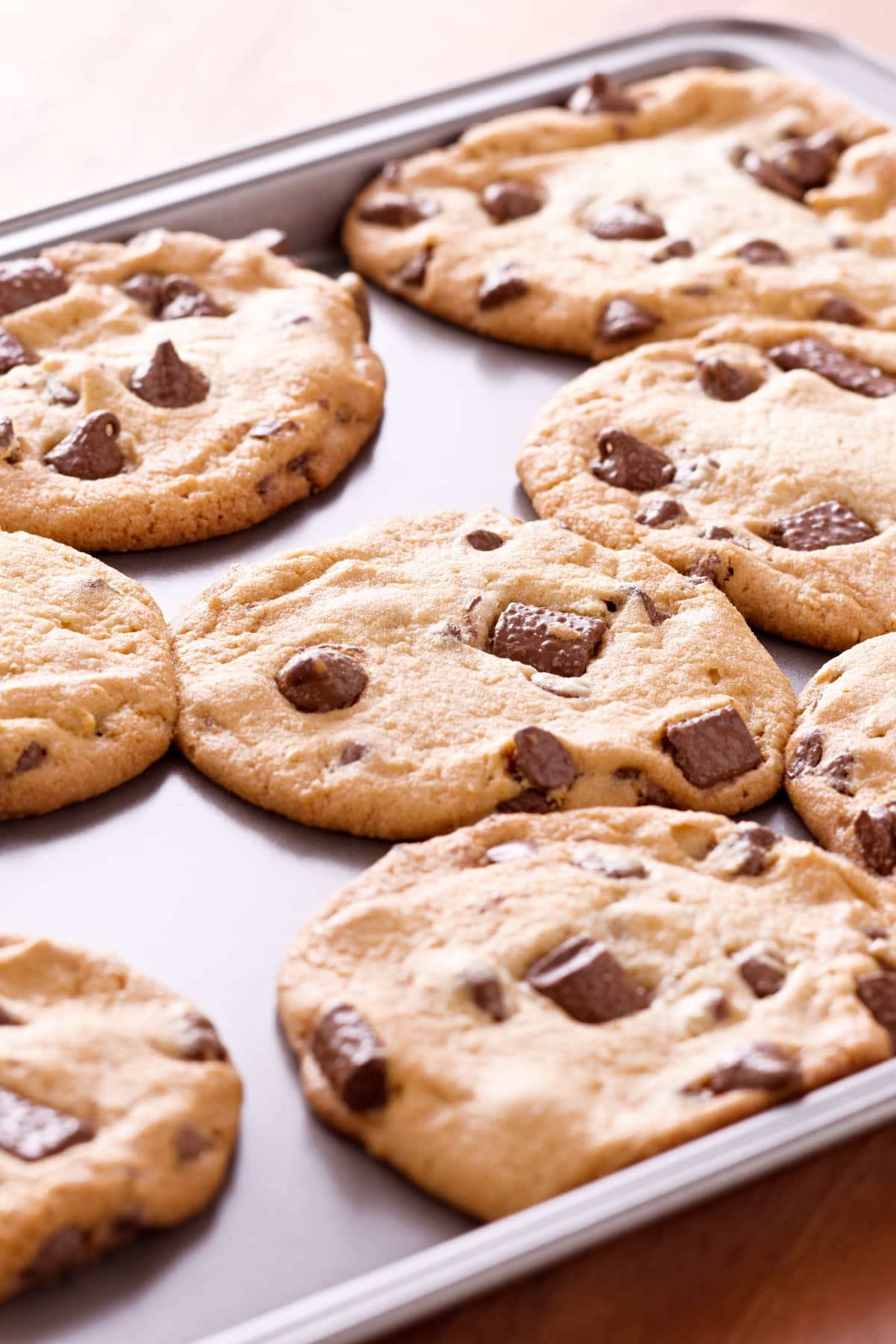 https://insanelygoodrecipes.com/wp-content/uploads/2023/07/Homemade-Cookies-Out-of-The-Oven-in-a-Cookie-Sheet.jpg