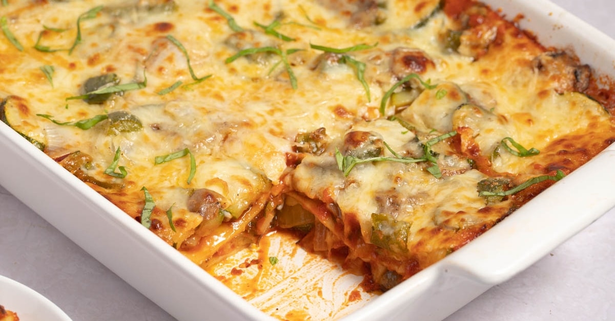 Homemade Healthy and Cheesy Vegetable Lasagna with Mushrooms, Sweet Bell Peppers and Zucchini