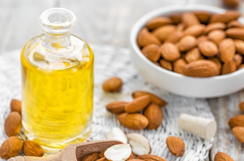 13 Best Almond Extract Substitutes