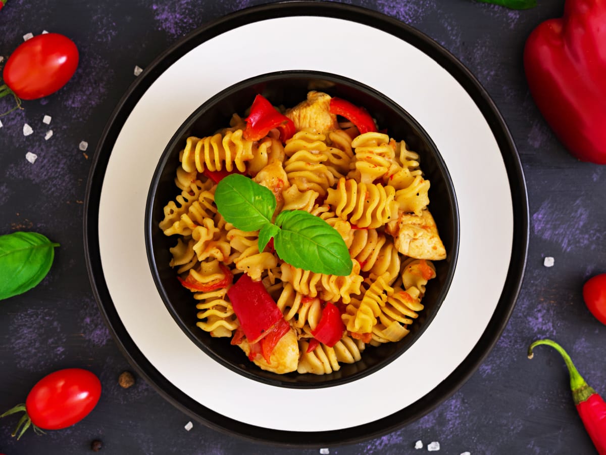 Radiatore Pasta with Chicken and Peppers