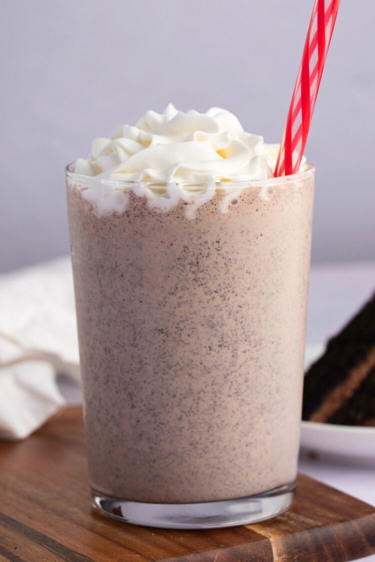 Chocolate Cake Shake (Easy Recipe) - Insanely Good