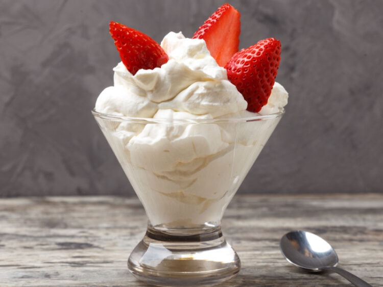 Cool Whip vs. Whipped Cream (What’s the Difference?) Insanely Good