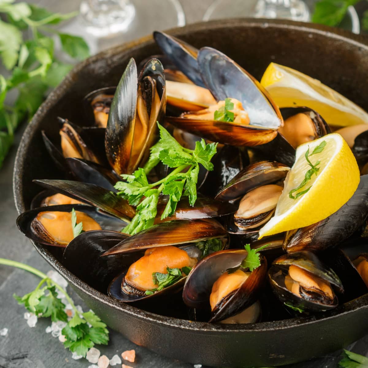 Cooked Black Mussels With Lemon and Celery